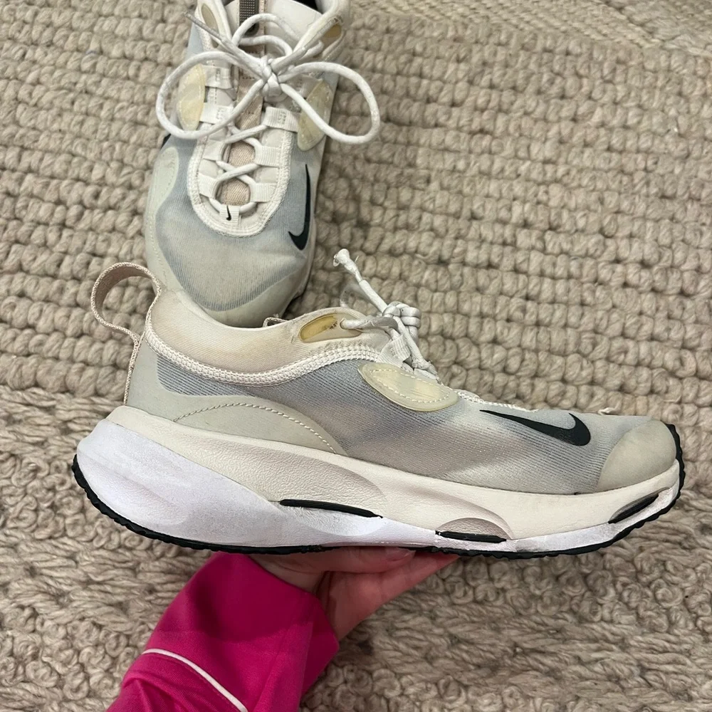 nike sneakers - Picture 5 of 6